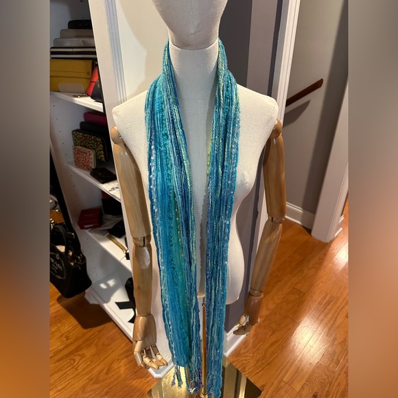 Beautiful multicolor scarf EUC blue tones - Picture 2 of 6